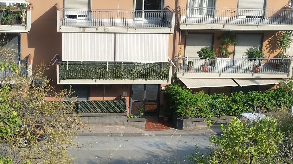 Baia Giardini Apartments Екстер'єр фото