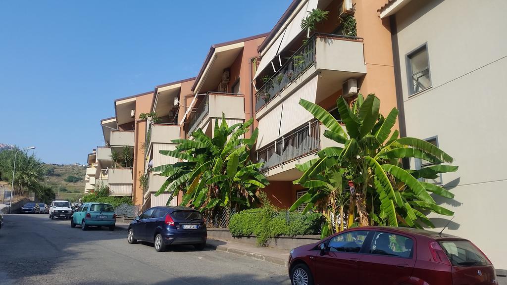 Baia Giardini Apartments Екстер'єр фото